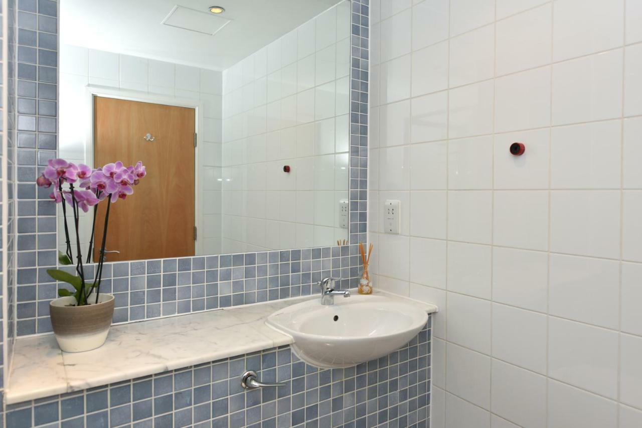 Modern & Peaceful Flat 2 Mins To Tube London