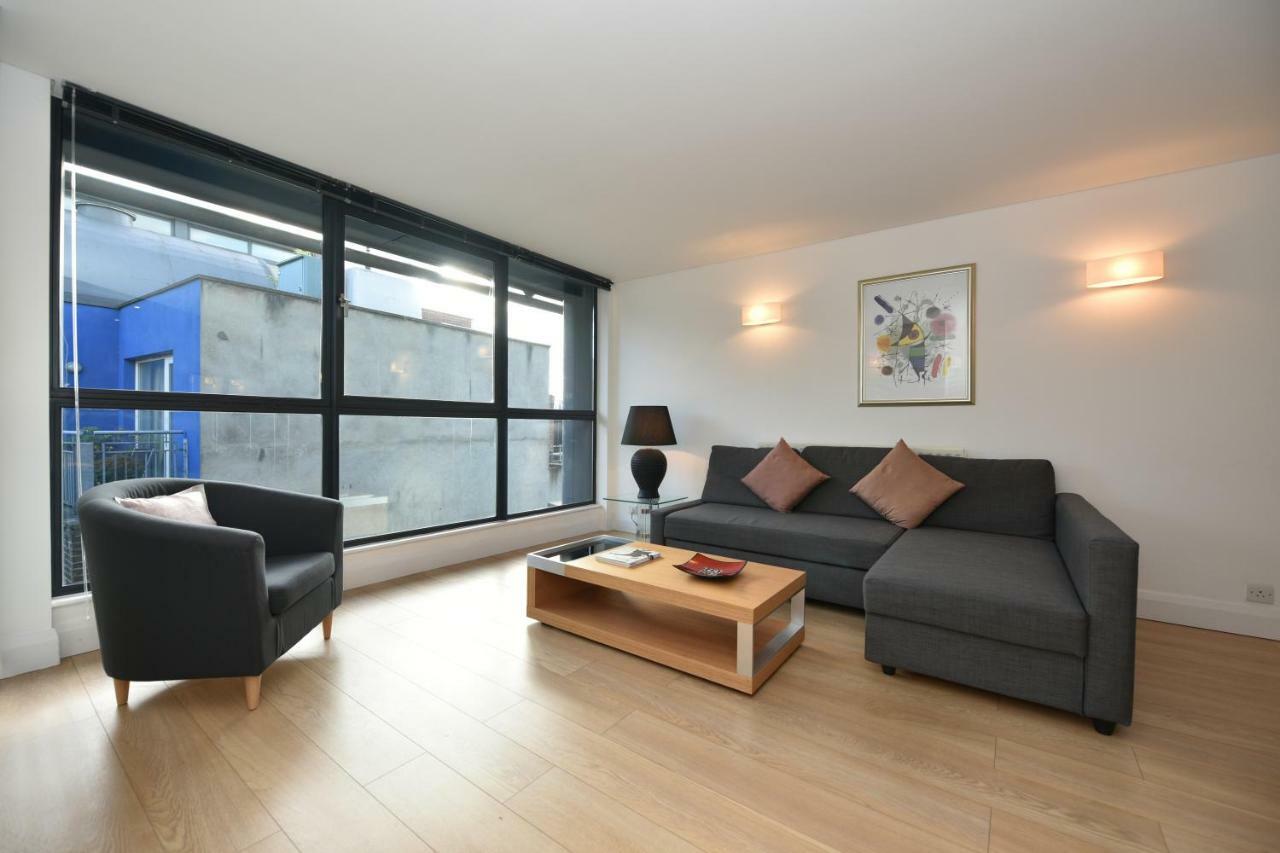 Modern & Peaceful Flat 2 Mins To Tube Apartment