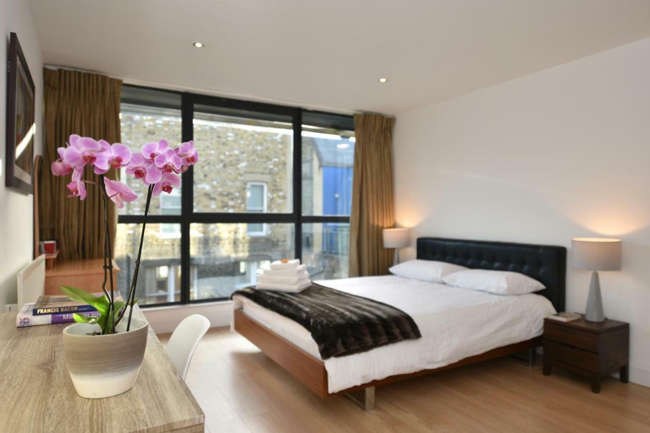 Modern & Peaceful Flat 2 Mins To Tube * London