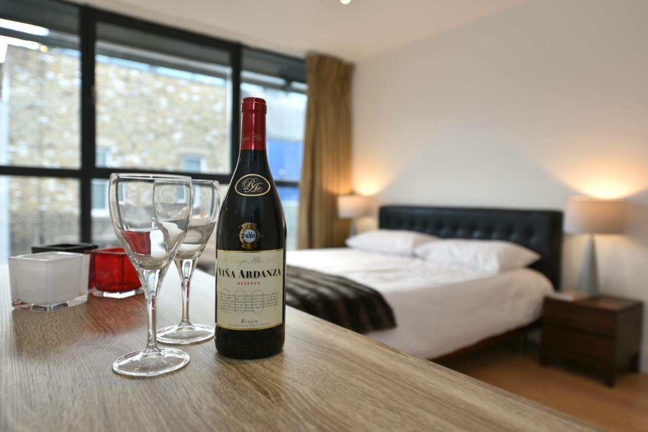 Modern & Peaceful Flat 2 Mins To Tube * London