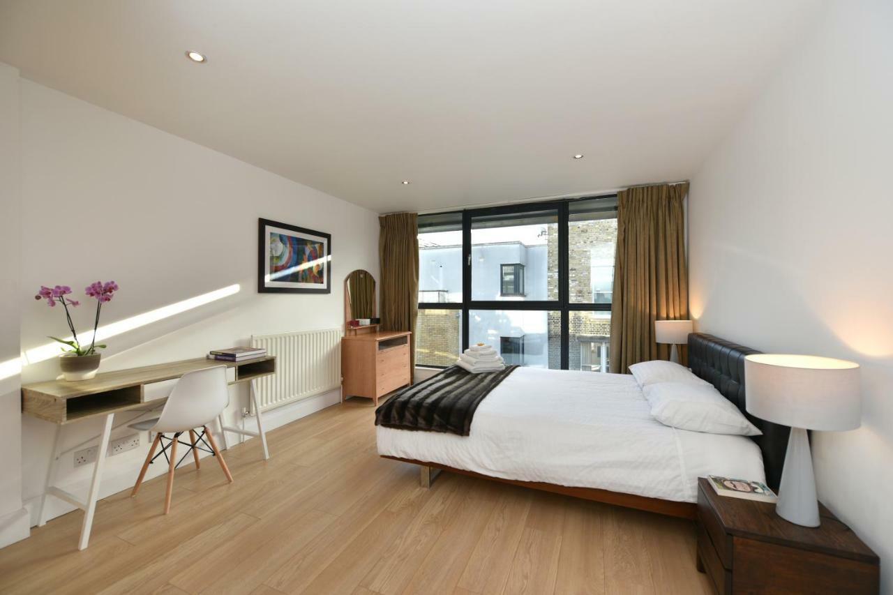 Modern & Peaceful Flat 2 Mins To Tube * London