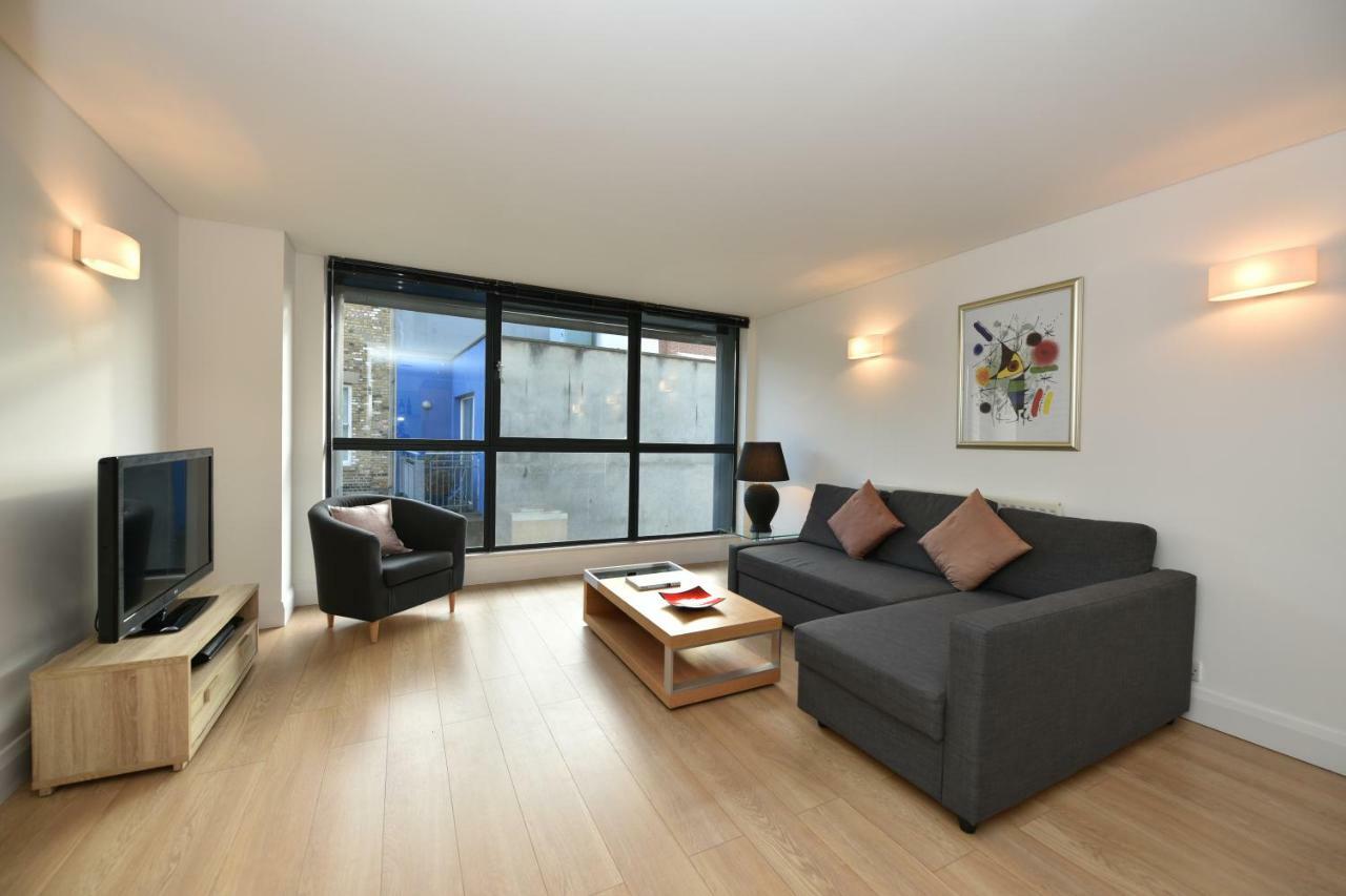 Modern & Peaceful Flat 2 Mins To Tube Apartment