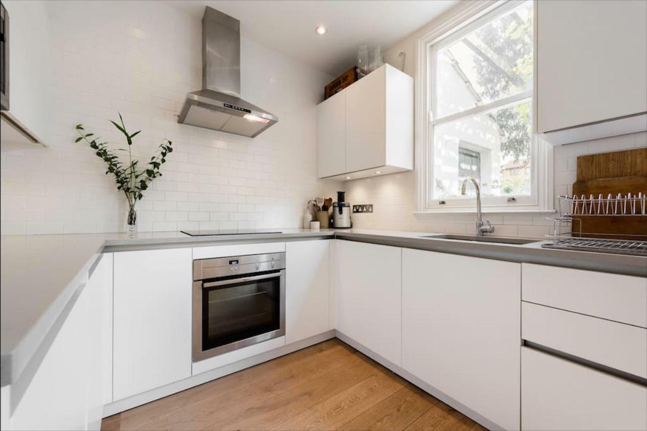 Vakantiehuis Gorgeous, 4 Bed Victorian House In Dollis Hill Londen