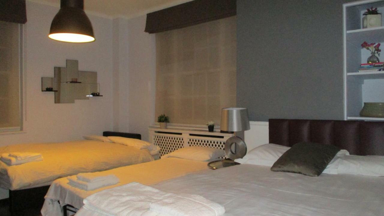 Central Forset Court Studio Apartment London