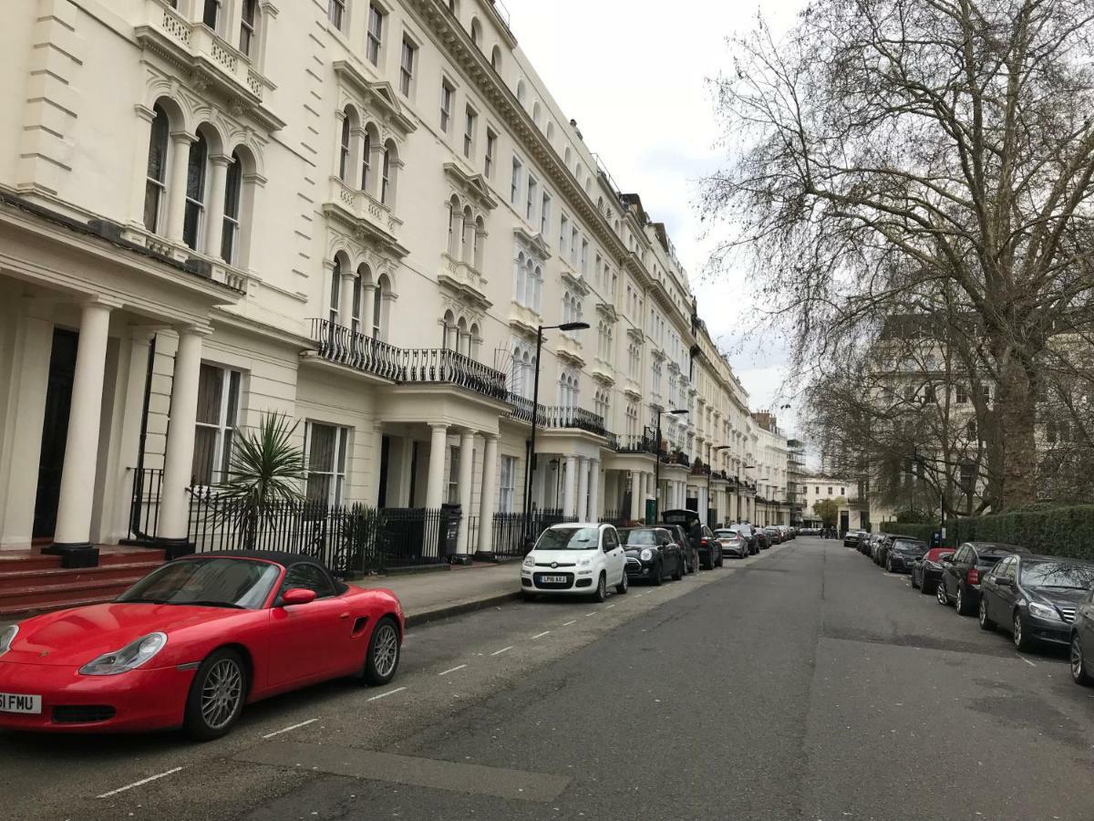 Hyde Park Has Private Balcony With Tranquil Garden View Londen