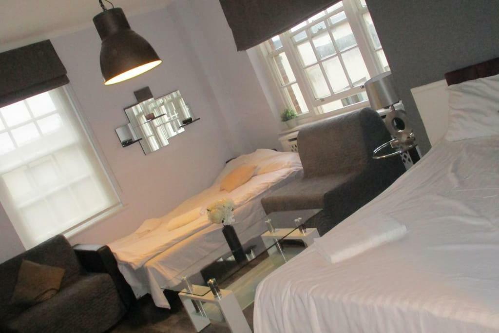 Central Forset Court Studio Apartment London