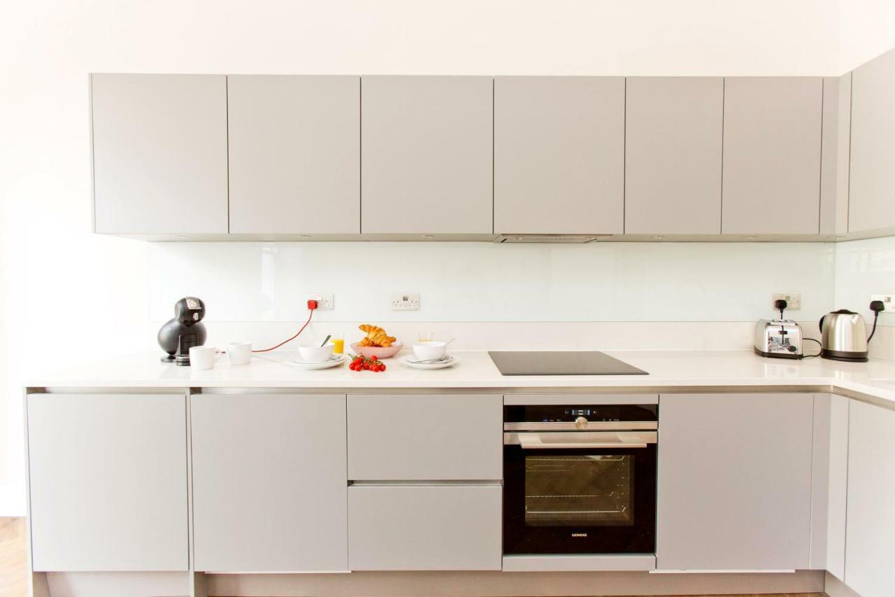 Flat 4, Cromwell Road 1 Bedroom With Balcony Apartment London