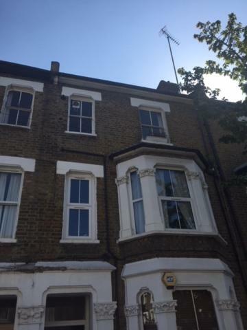 Perfect 2 Bedroom Flat Shepherds Bush W12 * Londen