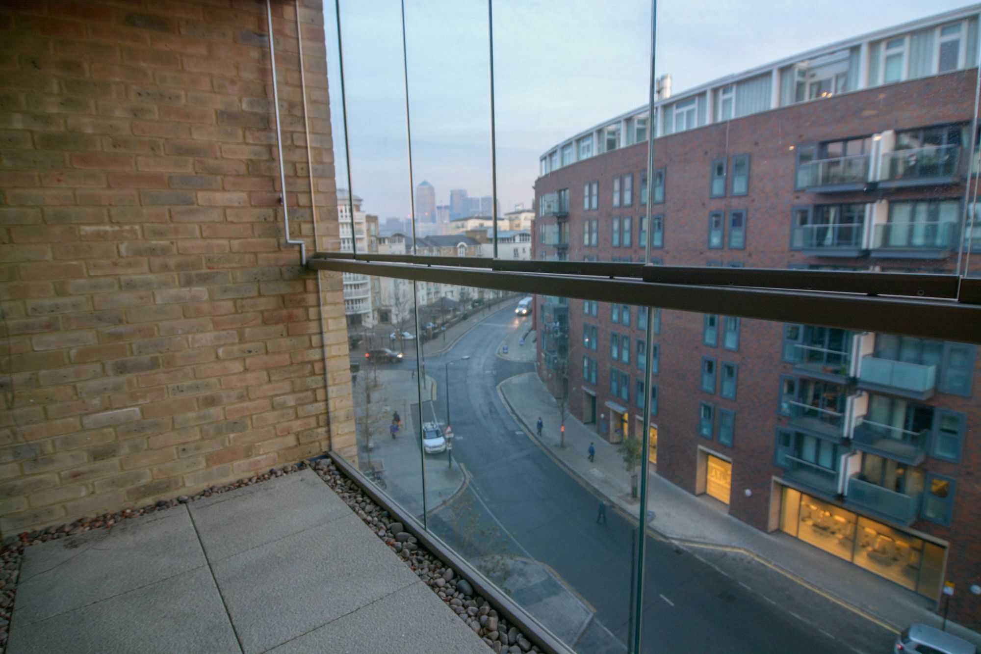 Wharf - Water Gardens Apartment London