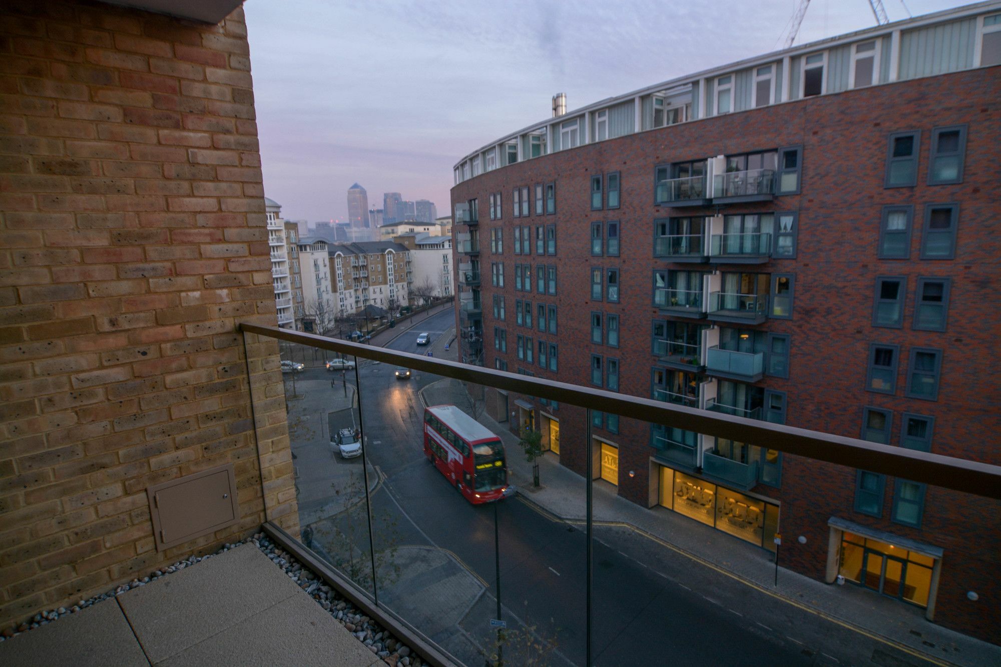 Wharf - Water Gardens Apartment *