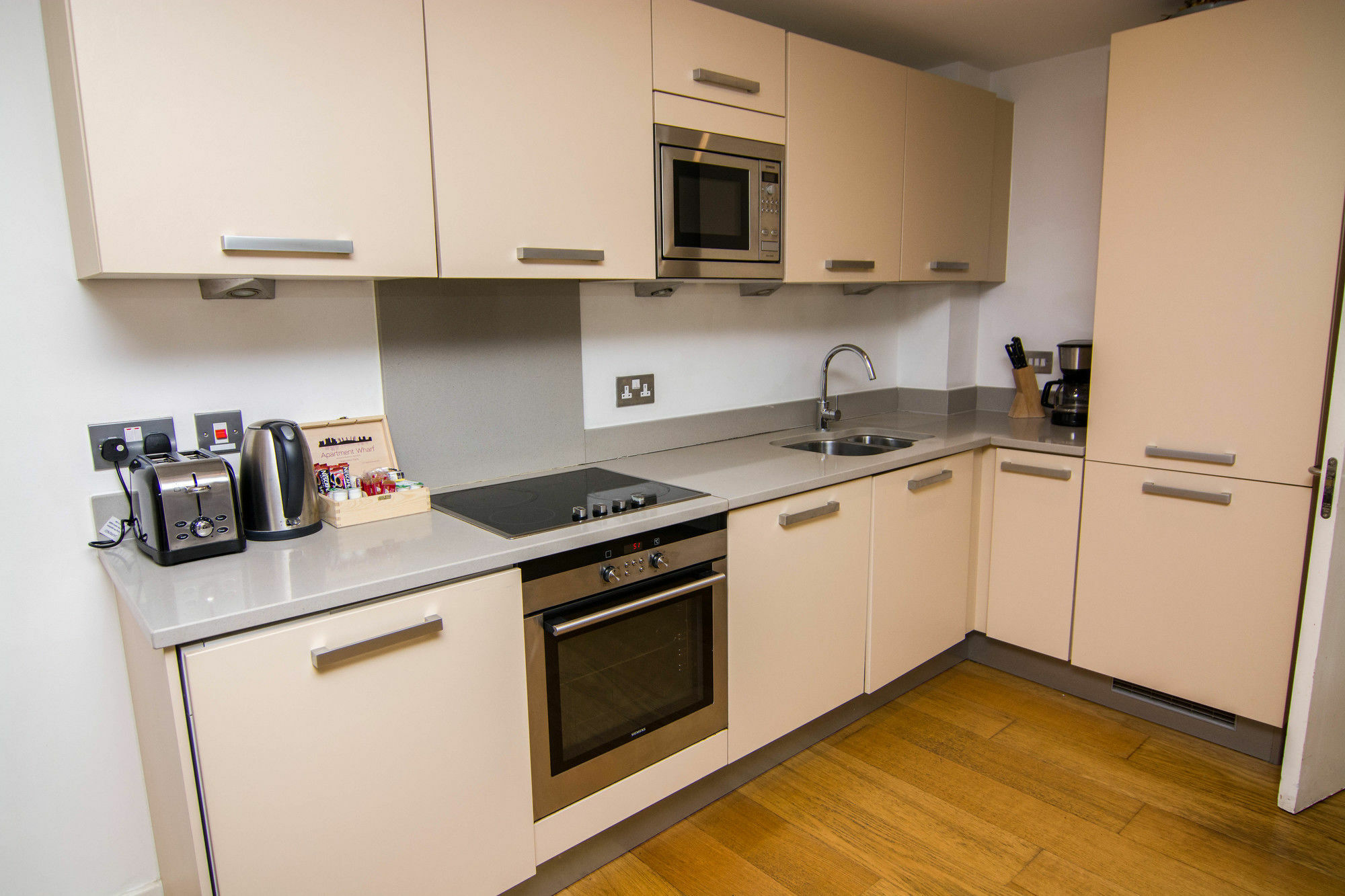 Wharf - Water Gardens Apartment
