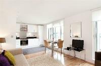 Apartment Indescon Square - Serviced London