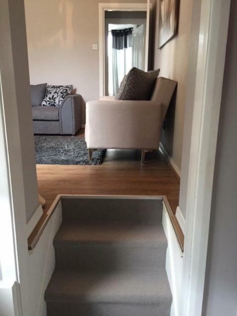 Perfect 2 Bedroom Flat Shepherds Bush W12 * Londen