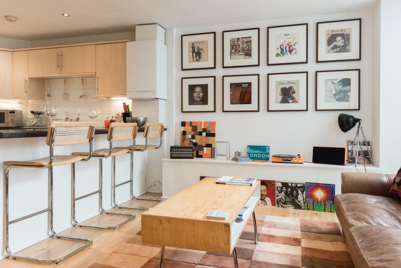 With Parking Near Waterloo & St Thomas & Big Ben & Parliament * Londen