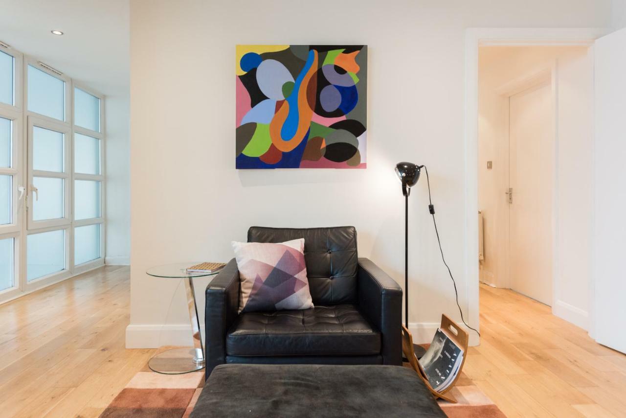 With Parking Near Waterloo & St Thomas & Big Ben & Parliament Londen