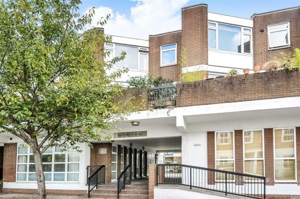 With Parking Near Waterloo & St Thomas & Big Ben & Parliament Appartement Londen