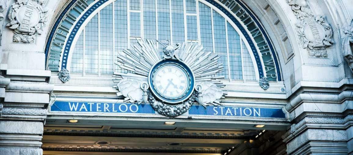 With Parking Near Waterloo & St Thomas & Big Ben & Parliament * Londen
