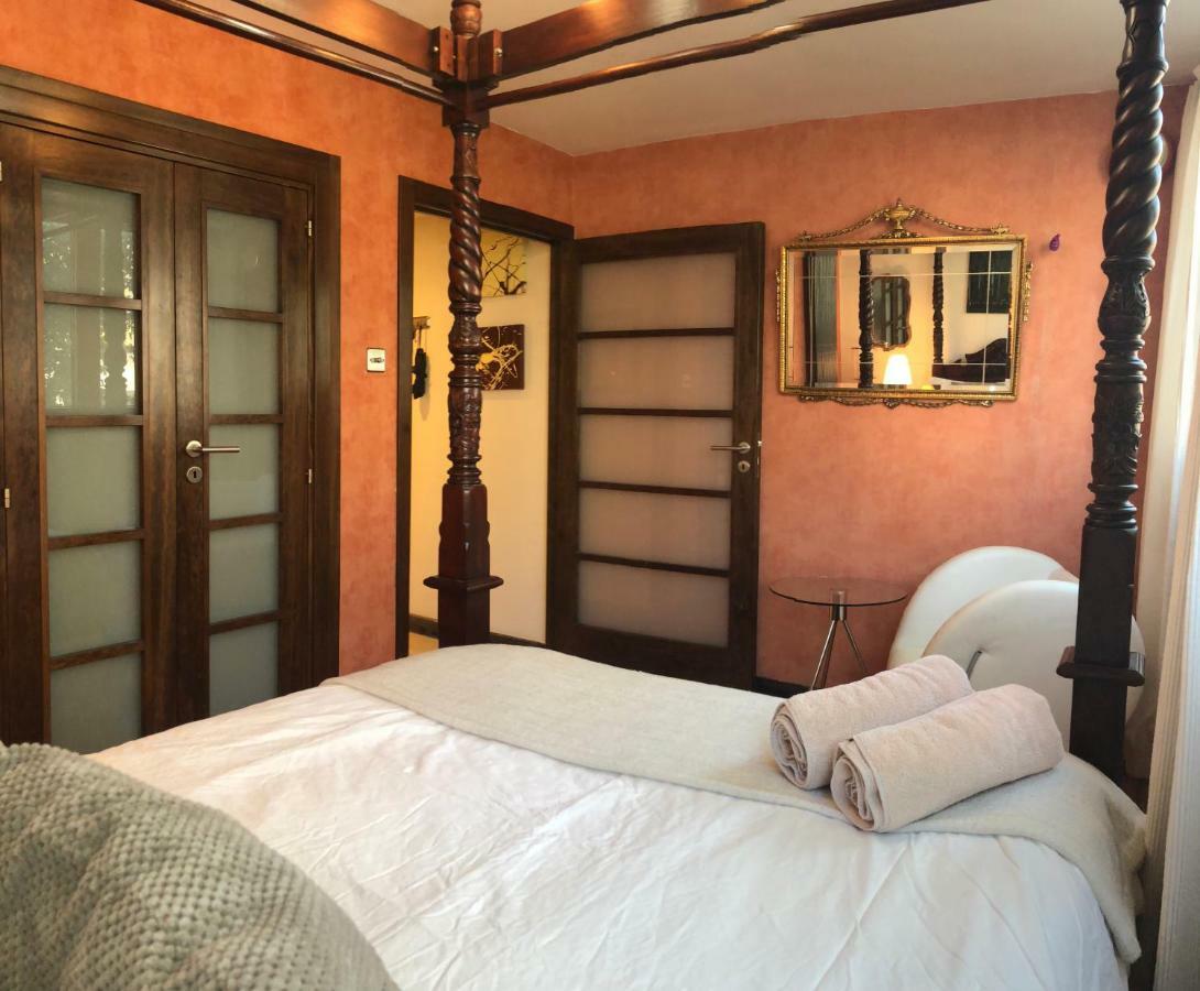 Apartment 2 Beds 2 Baths In Heart Of *