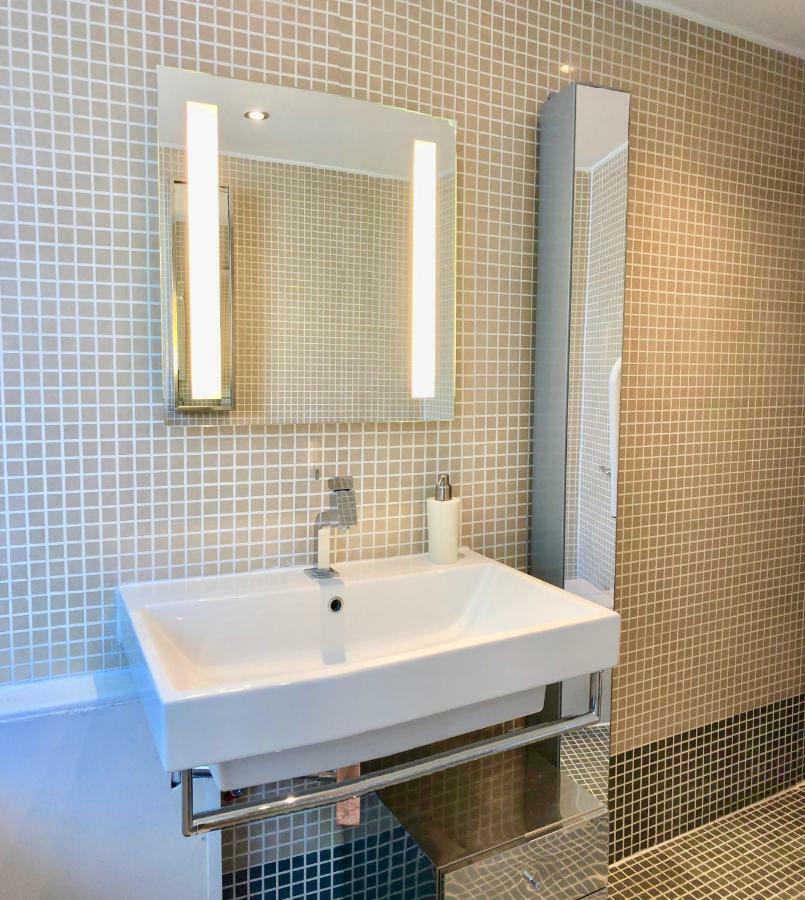 Apartment 2 Beds 2 Baths In Heart Of London