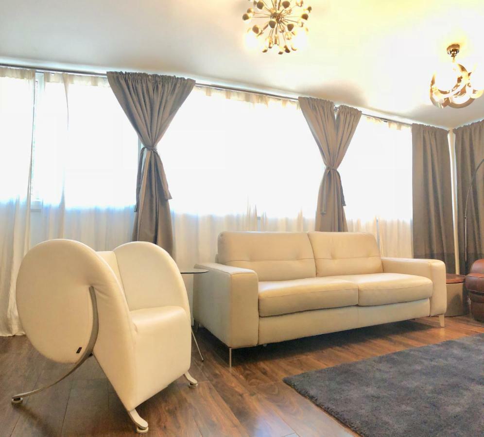 2 Beds 2 Baths In Heart Of * London