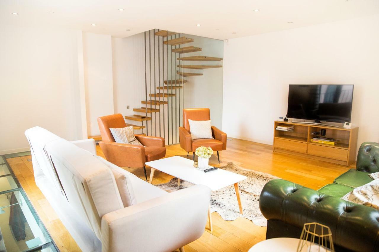 Holiday home The Holborn Lights - Modern 3Bdr Home With Rooftop Terrace & Garage