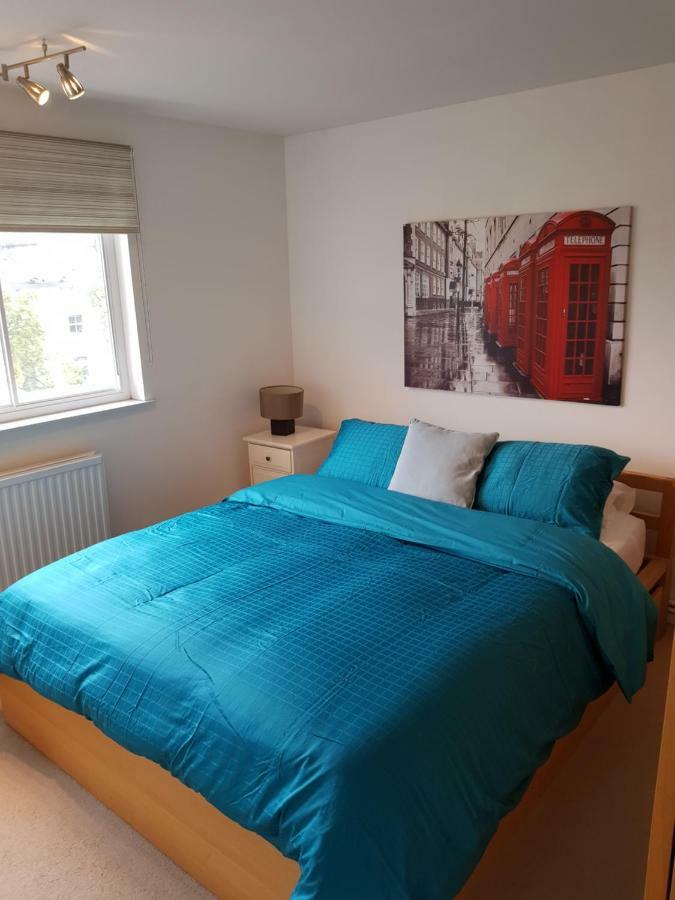 24 Clifton Gardens Pond Field House Apartment *