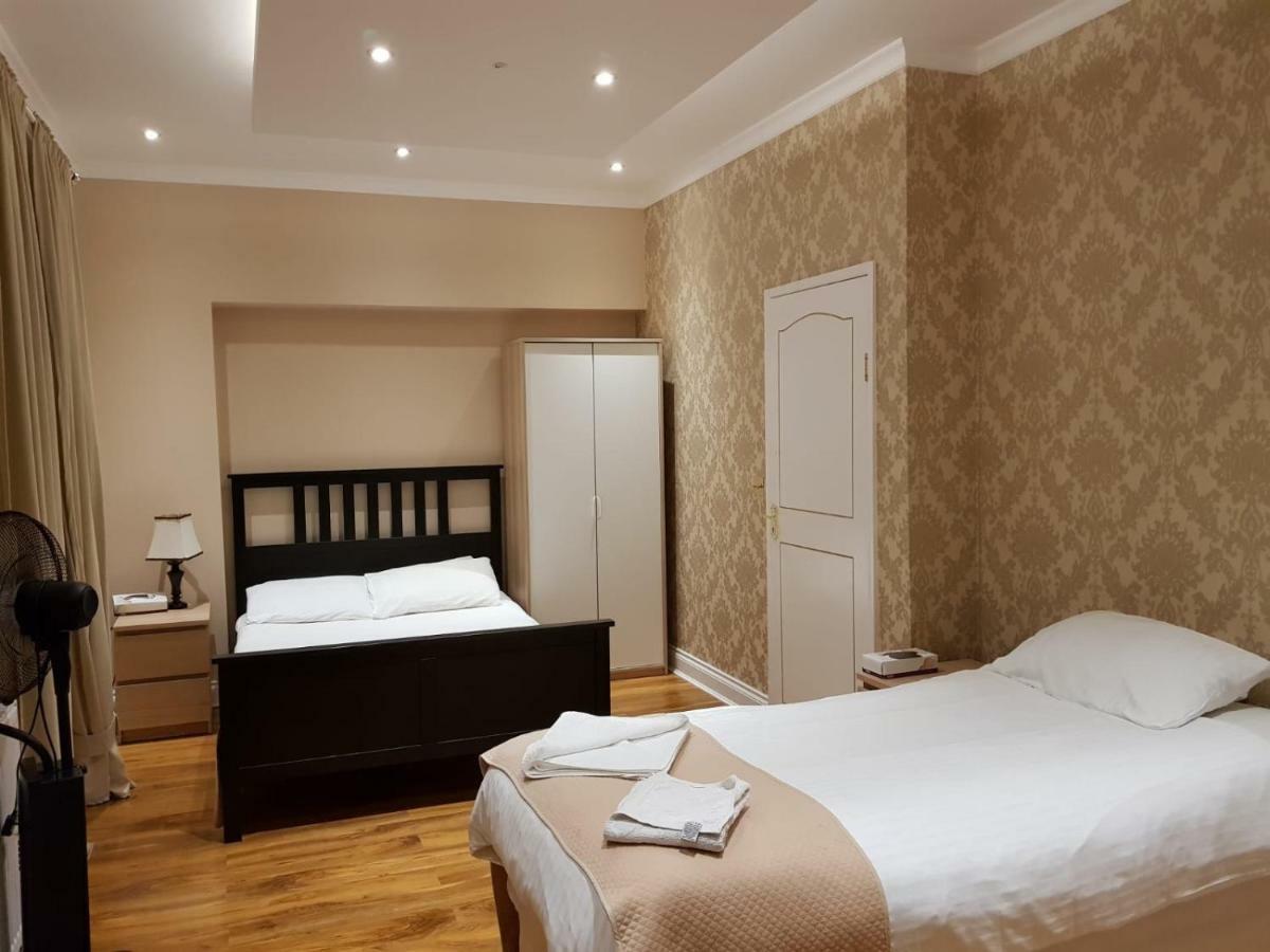 Tourian Lounge Hotel Bed & Breakfast London