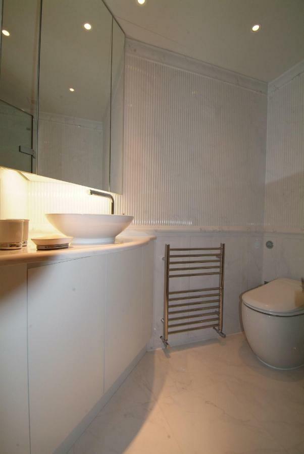 Chelsea: Exceptional 1br W/views Of The River Thames & Battersea Park Appartement