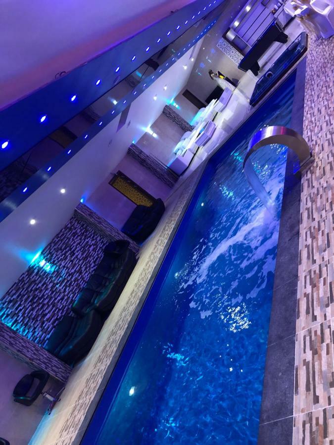 Chigwell Poolhouse London
