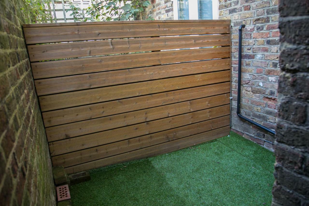 Apartment Modern Basement Flat With Garden London