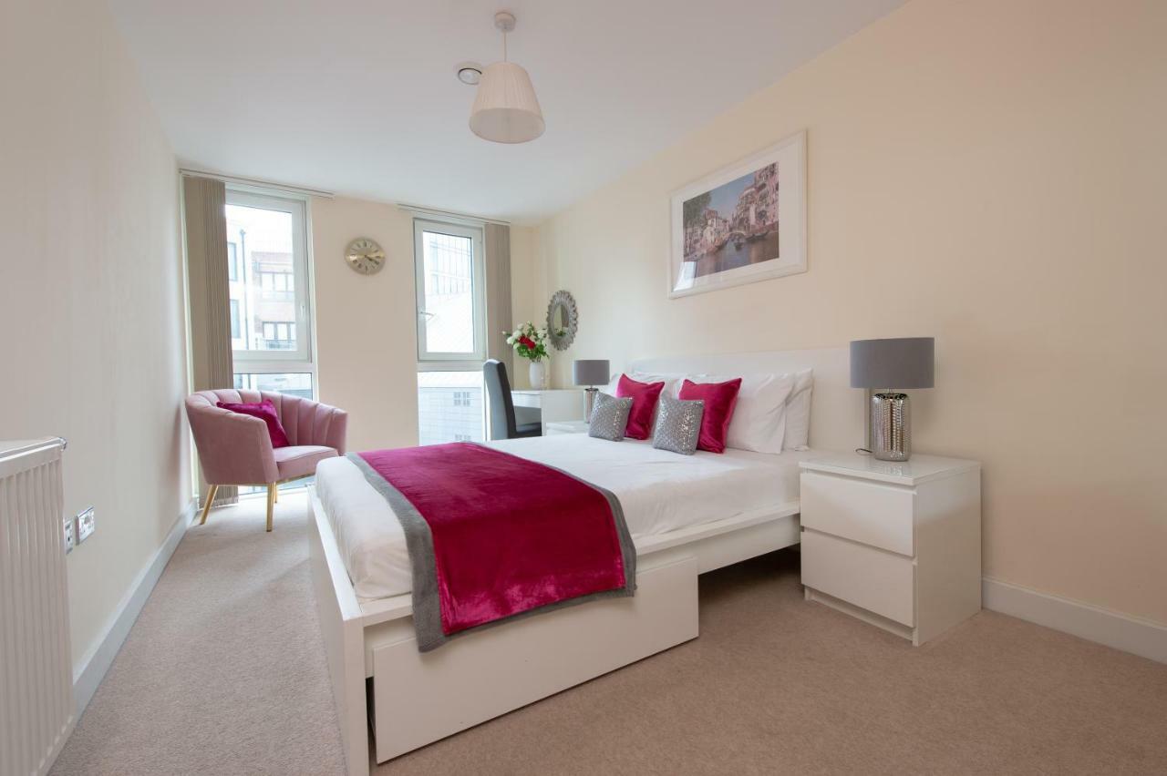 Living Apartment *