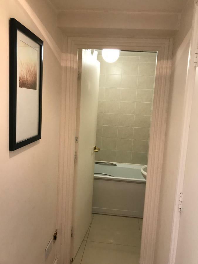 Sloane Avenue Apartment *