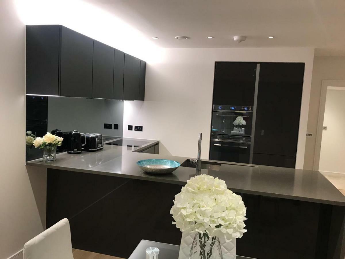 Kew Bridge Apartment *
