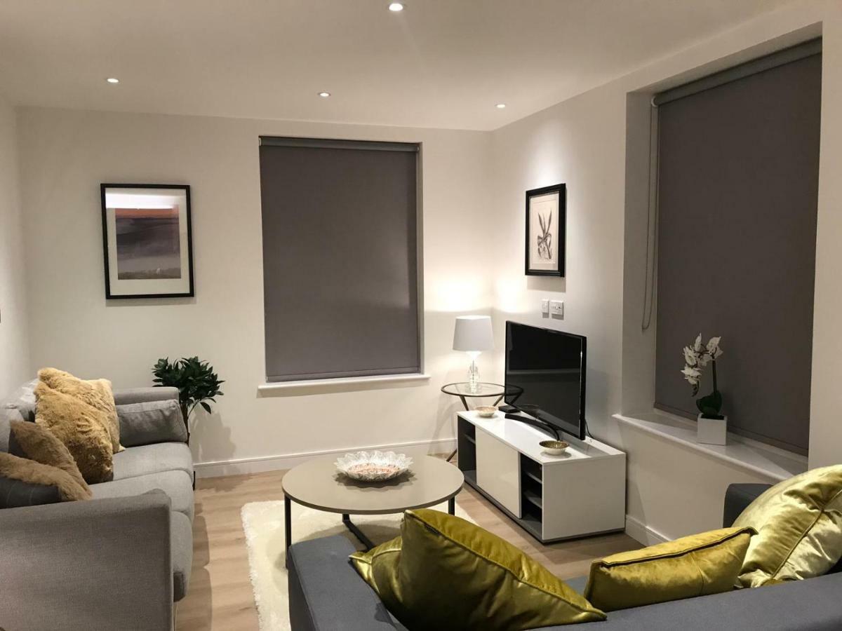 Kew Bridge Apartment London