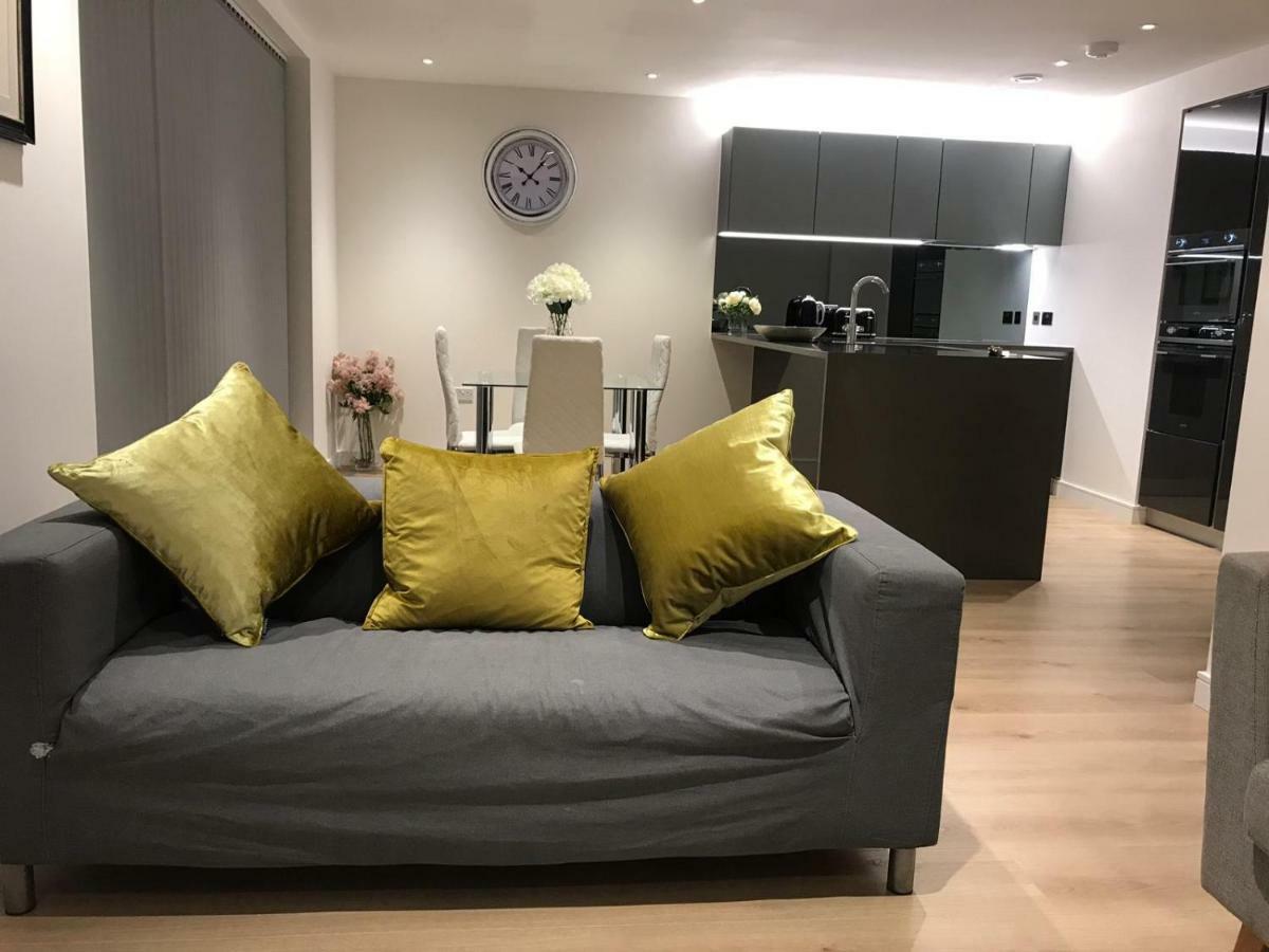 Apartment Kew Bridge London