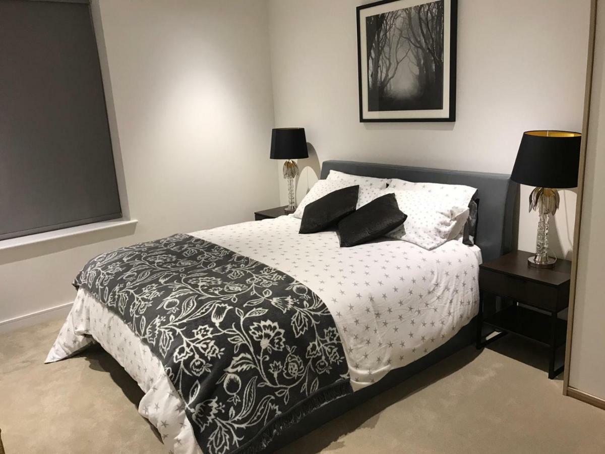 Kew Bridge Apartment London
