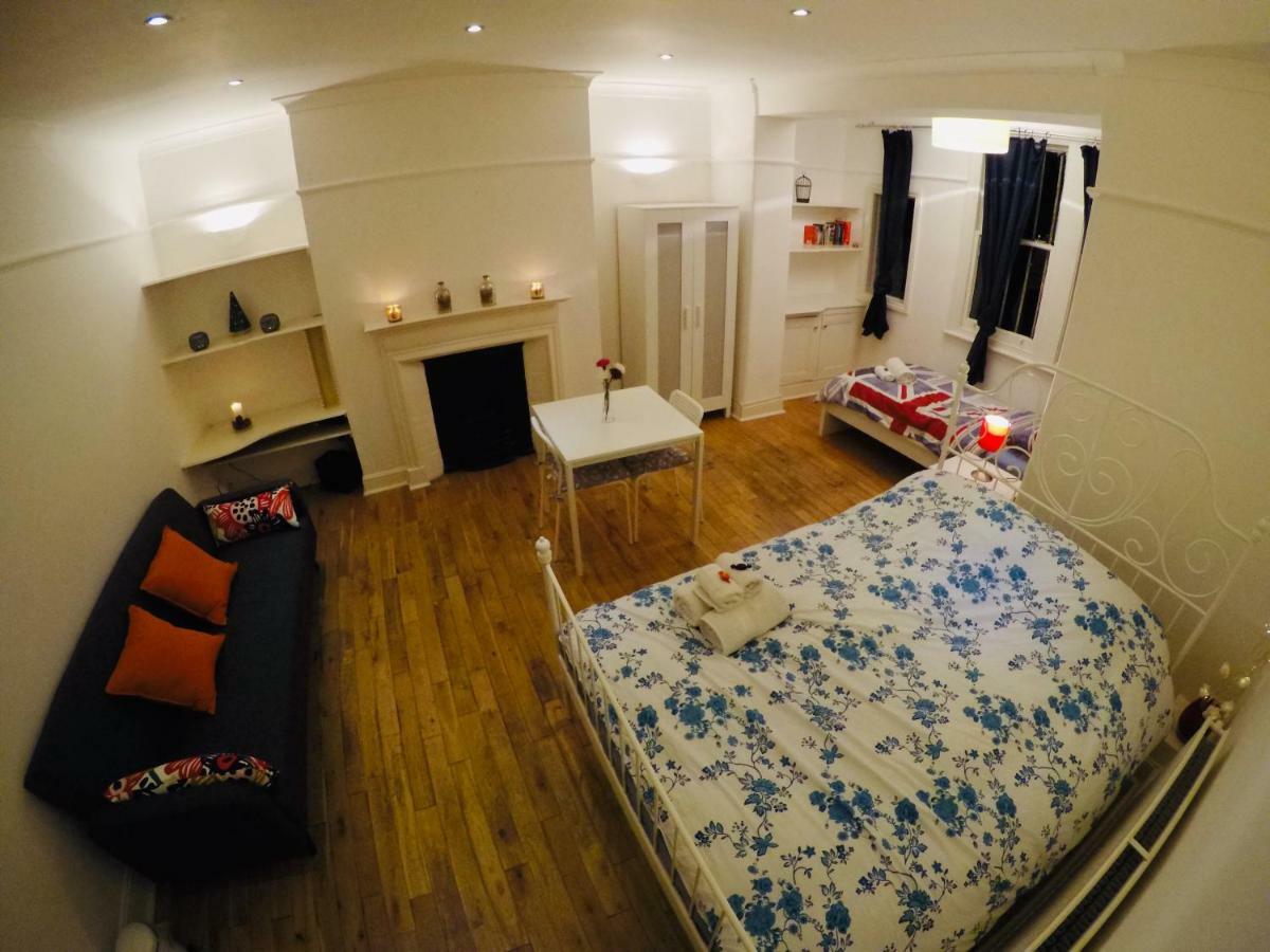 Guest house Huge Double Near London