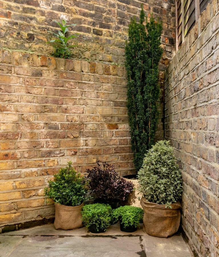 Leilighet With Private Patio, And Park Across The Road (adults Only) London