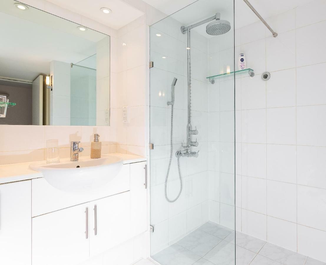 With Private Patio, And Park Across The Road (adults Only) Leilighet