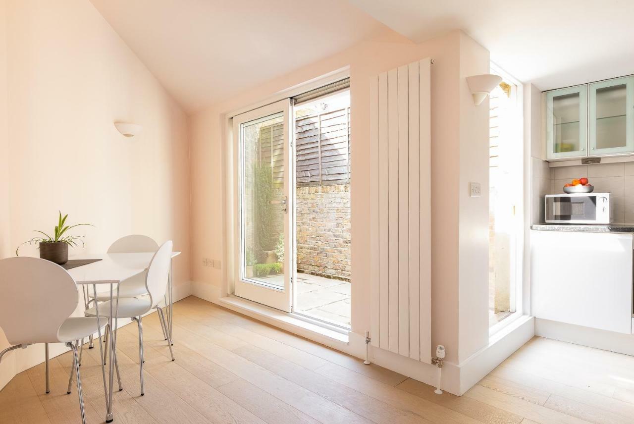 Leilighet With Private Patio, And Park Across The Road (adults Only) *