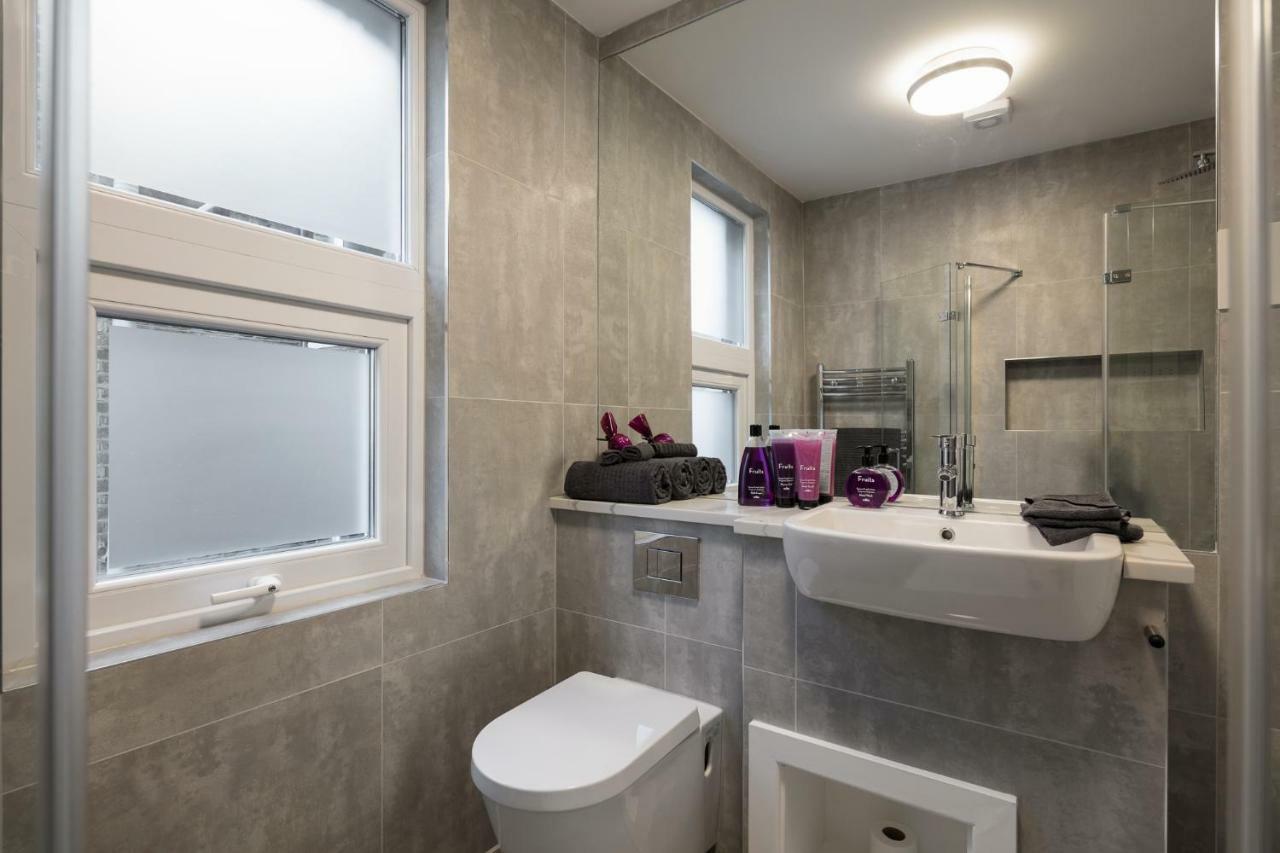 Courcy Road - 7 Bedroom - Sleeps Up To 22 Apartment *