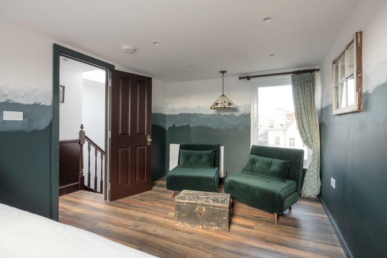 Courcy Road - 7 Bedroom - Sleeps Up To 22 Apartment London