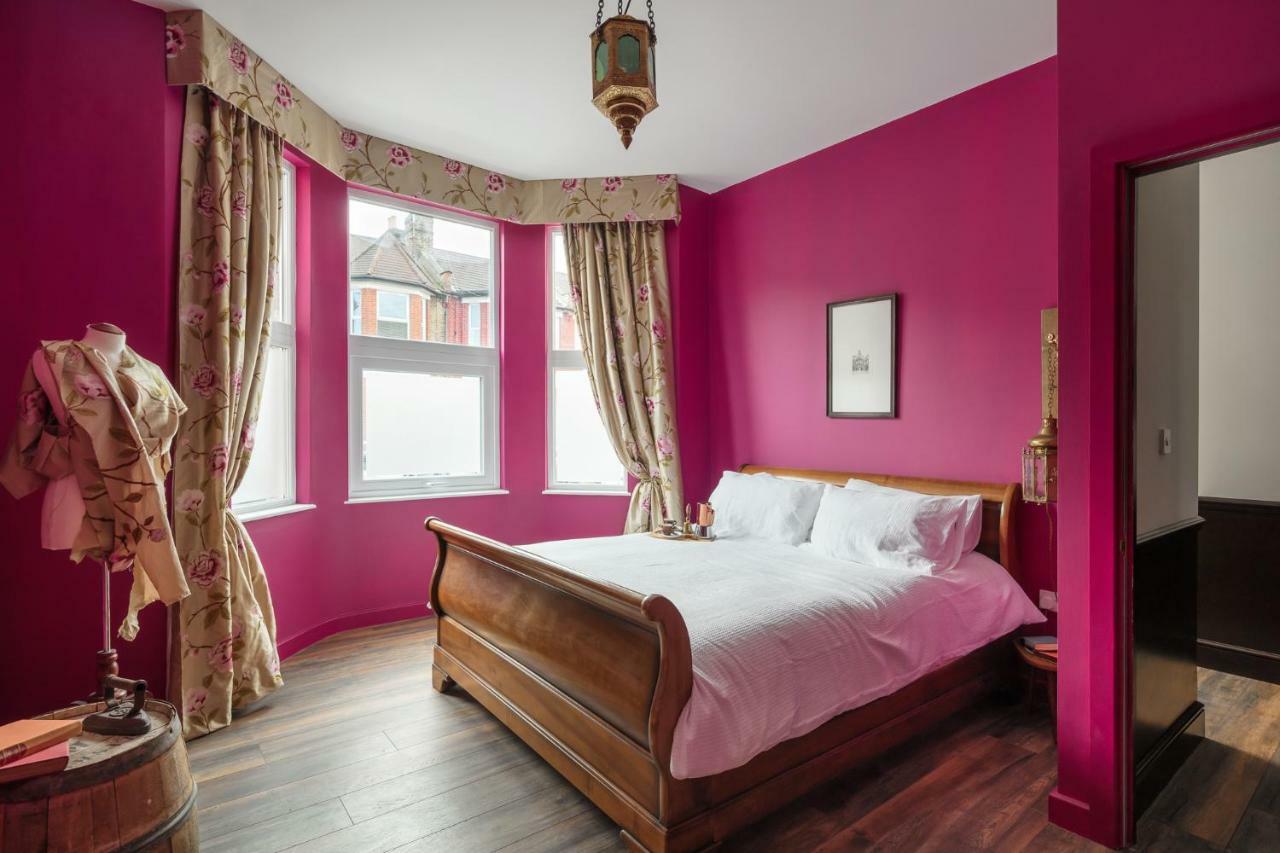 Courcy Road - 7 Bedroom - Sleeps Up To 22 London