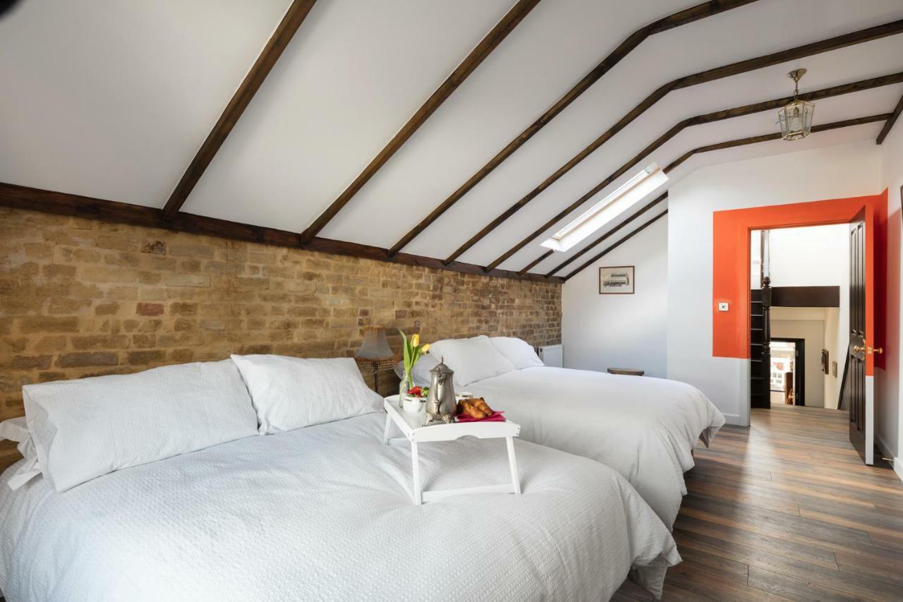 Courcy Road - 7 Bedroom - Sleeps Up To 22 *