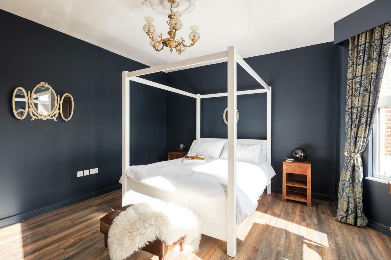 Courcy Road - 7 Bedroom - Sleeps Up To 22 Apartment