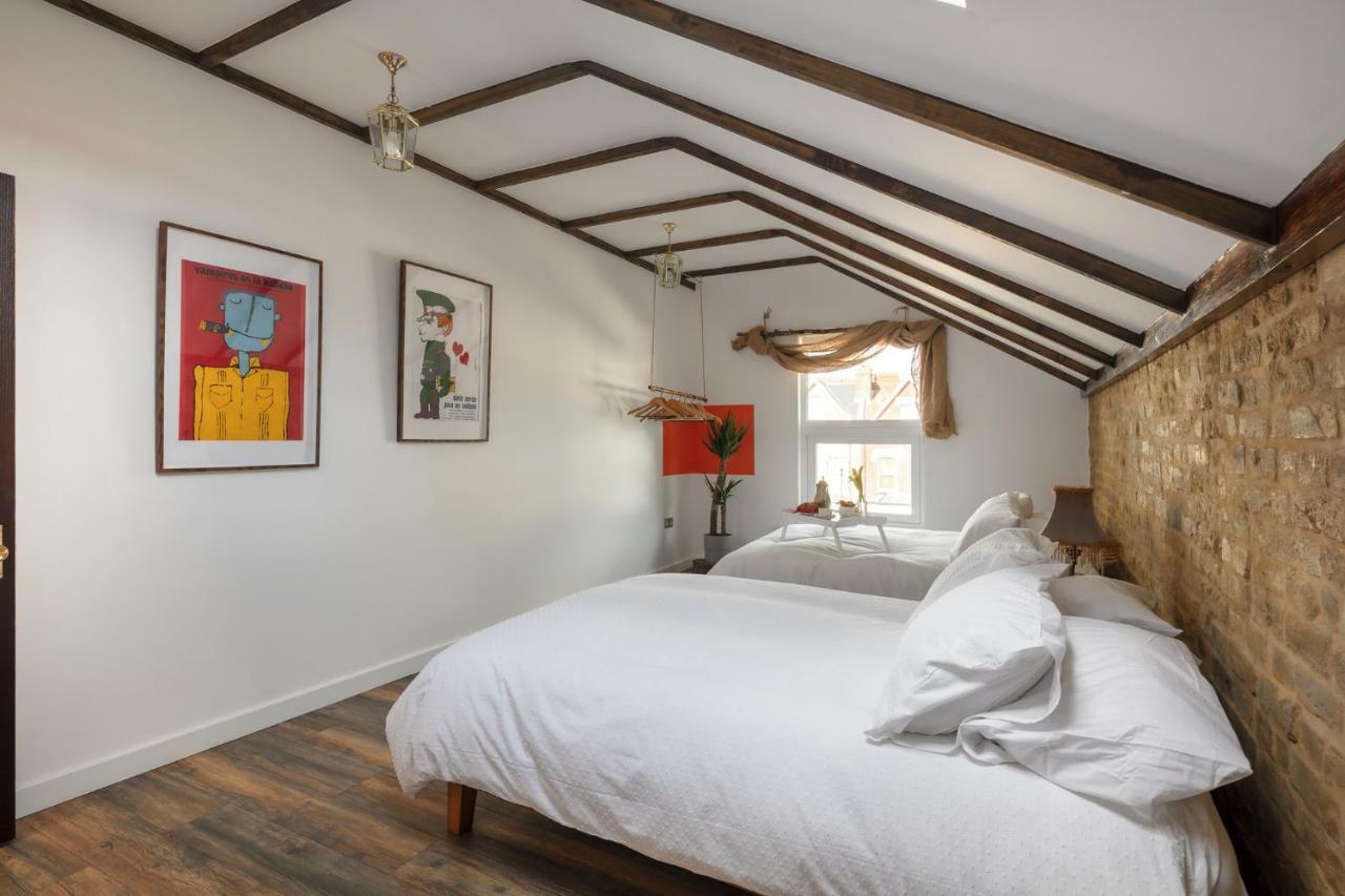 Courcy Road - 7 Bedroom - Sleeps Up To 22