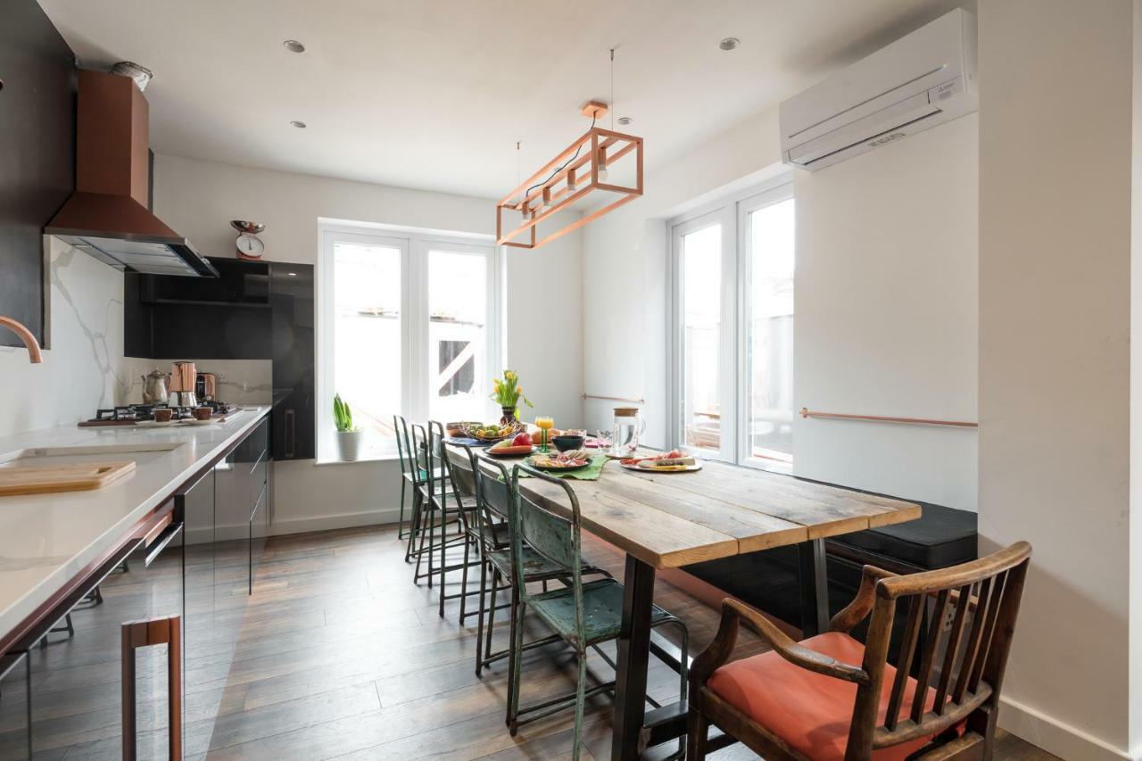 Courcy Road - 7 Bedroom - Sleeps Up To 22 Apartment London