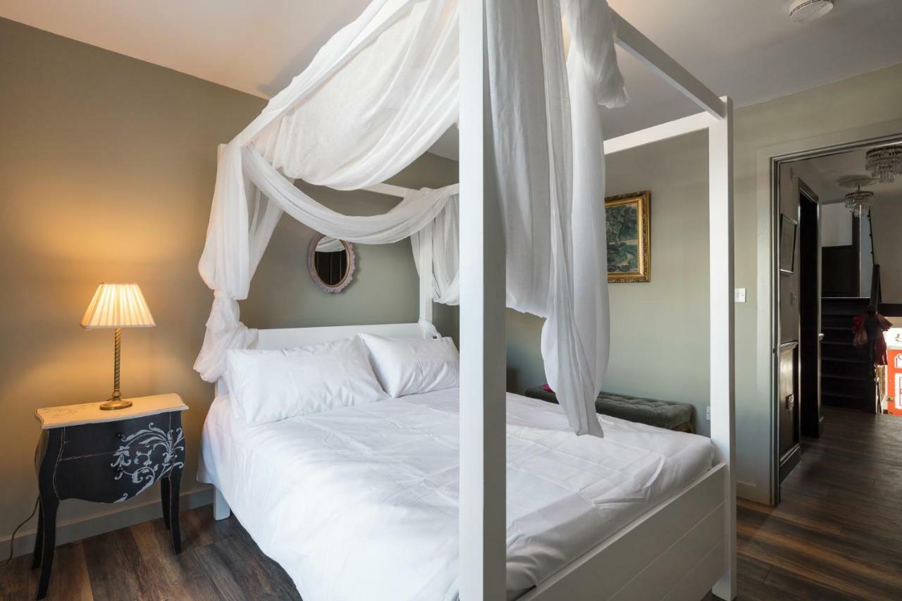 Courcy Road - 7 Bedroom - Sleeps Up To 22 Apartment