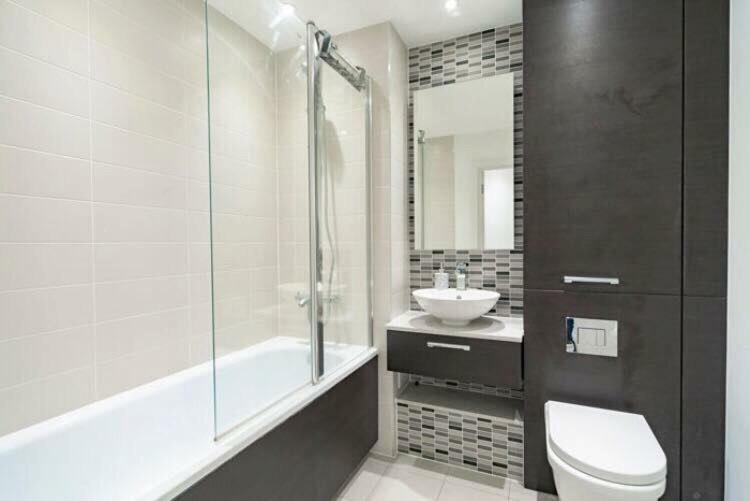 With Private Bathroom In A Modern Two Bedroom Two Bathroom Flat Privat overnatting *