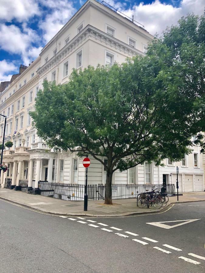 Stylish In Victoria Apartment London